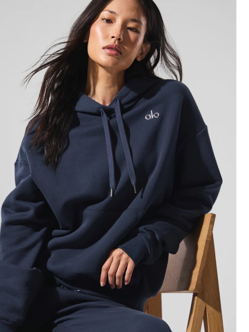 Alo Yoga Accolade Hoodie in Navy (Size Small)